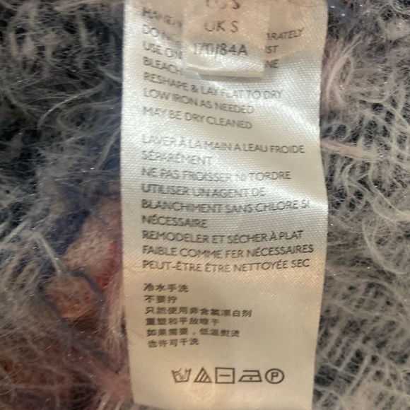 Urban outfitters fuzzy high low hem cropped sweater print blush, black sz small - Picture 12 of 13